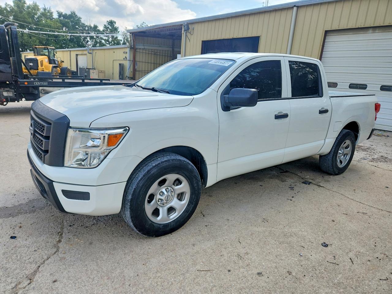 2023 NISSAN TITAN Crew Cab — Front 3/4