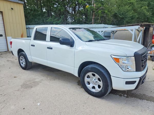 2023 NISSAN TITAN Crew Cab — Passenger 3/4