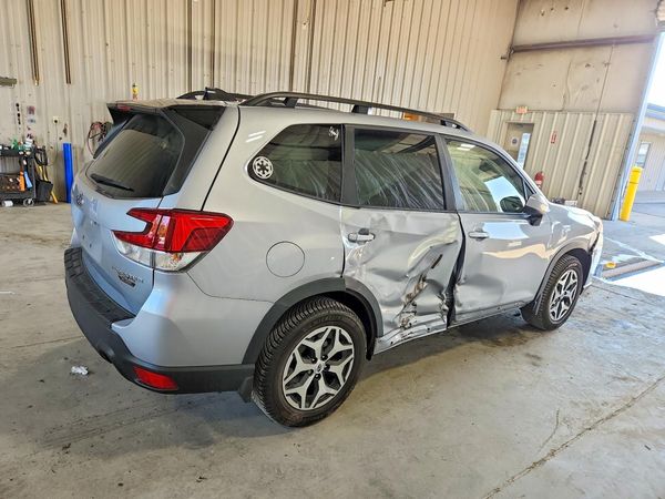 2024 SUBARU FORESTER Premium