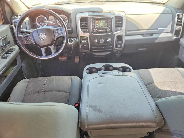 2016 RAM 1500 SLT QUAD CAB 4X2
