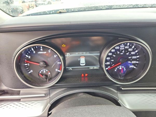 2023 KIA CARNIVAL LX, LX Seat Package