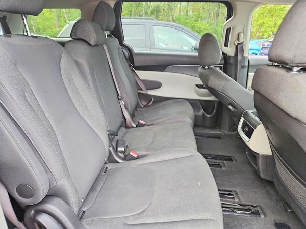 2023 KIA CARNIVAL LX, LX Seat Package