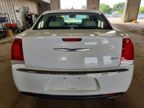 2019 CHRYSLER 300