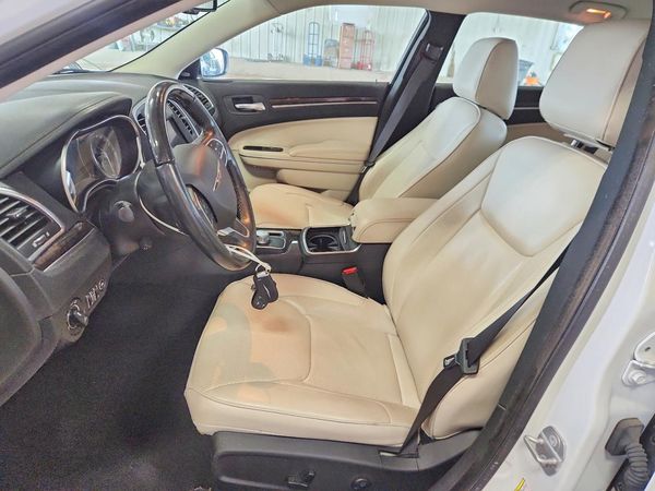 2019 CHRYSLER 300