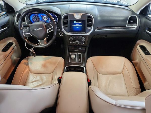 2019 CHRYSLER 300