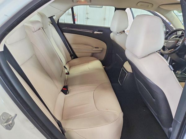 2019 CHRYSLER 300