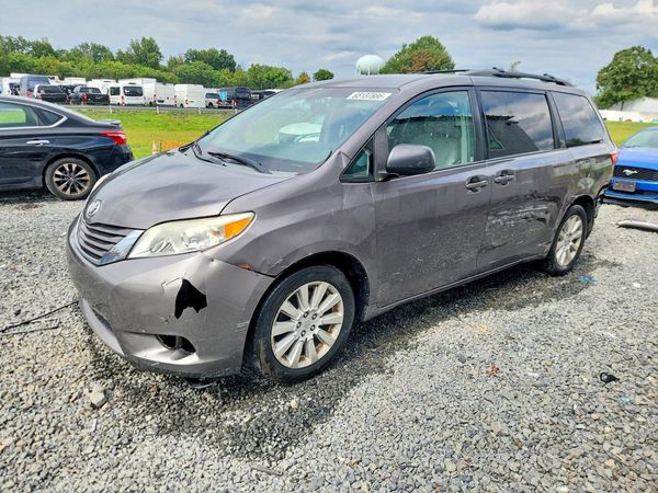 2015 TOYOTA SIENNA