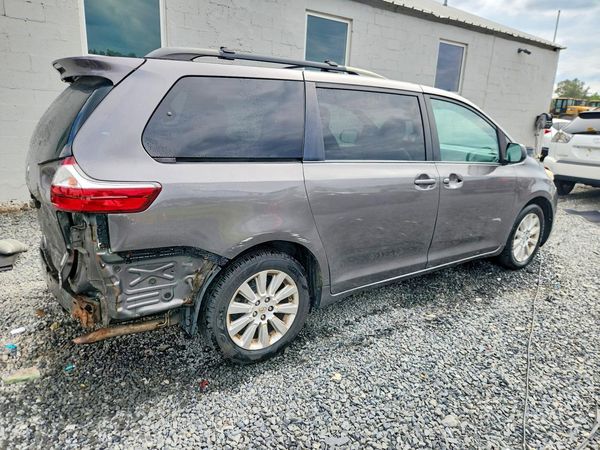 2015 TOYOTA SIENNA
