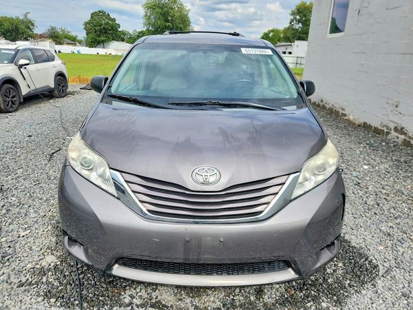 2015 TOYOTA SIENNA