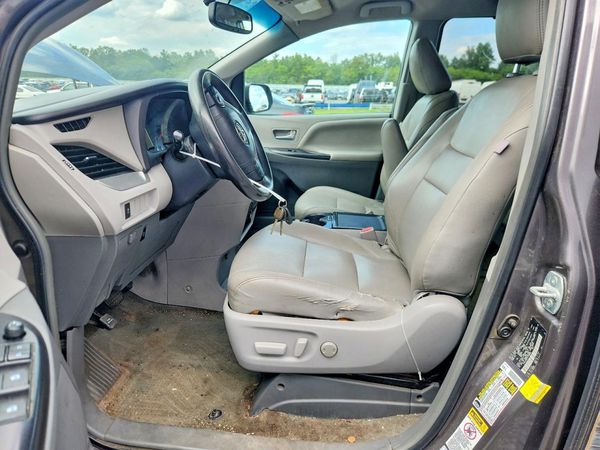2015 TOYOTA SIENNA