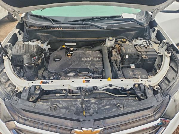 2019 CHEVROLET EQUINOX LT (2FL) — Engine bay