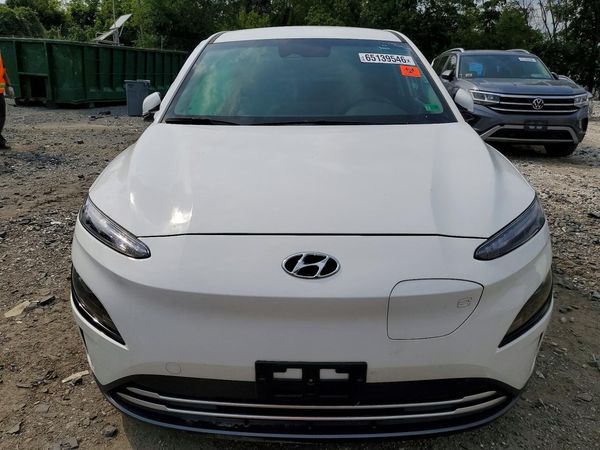 2023 HYUNDAI KONA SE