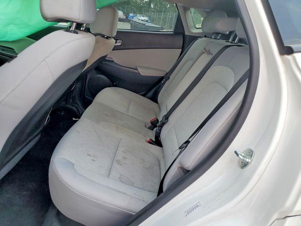 2023 HYUNDAI KONA SE