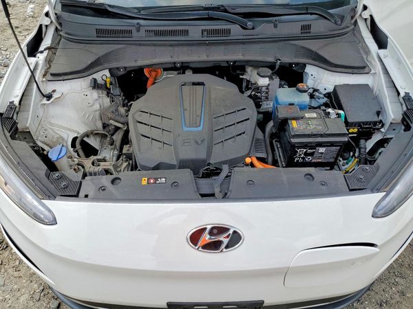 2023 HYUNDAI KONA SE