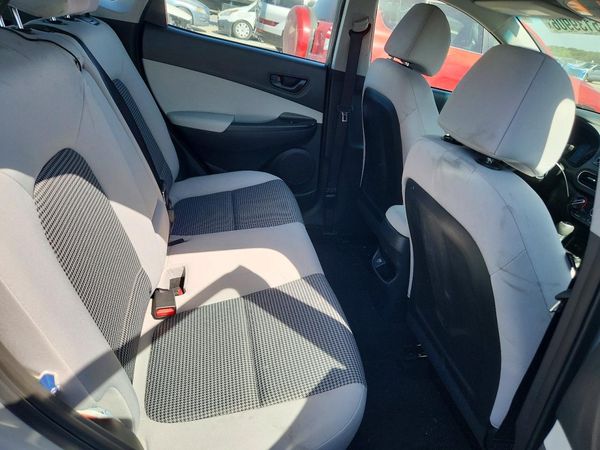2023 HYUNDAI KONA SE