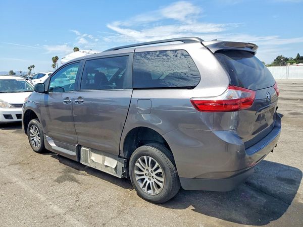 2020 TOYOTA SIENNA Q grade