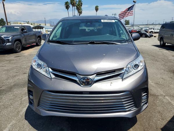 2020 TOYOTA SIENNA Q grade