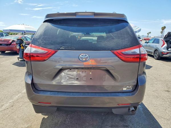 2020 TOYOTA SIENNA Q grade