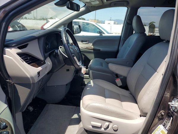 2020 TOYOTA SIENNA Q grade