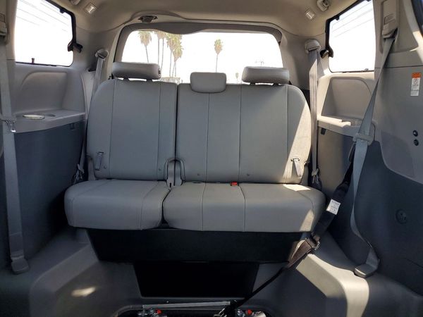2020 TOYOTA SIENNA Q grade
