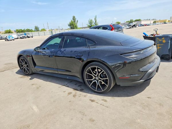 2022 PORSCHE TAYCAN