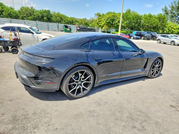 2022 PORSCHE TAYCAN