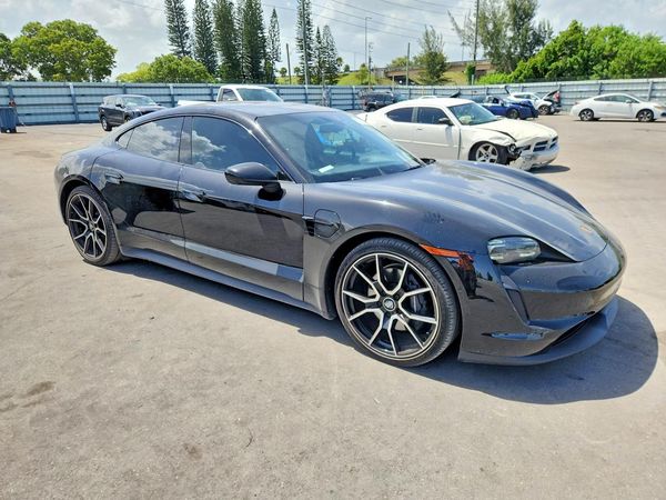 2022 PORSCHE TAYCAN