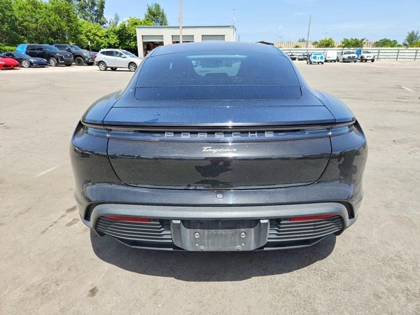 2022 PORSCHE TAYCAN