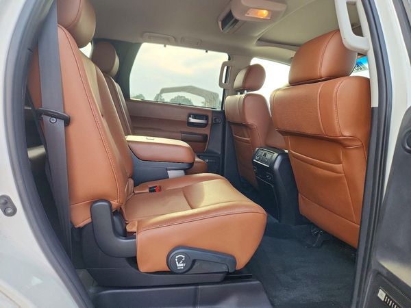 2017 TOYOTA SEQUOIA Platinum Grade