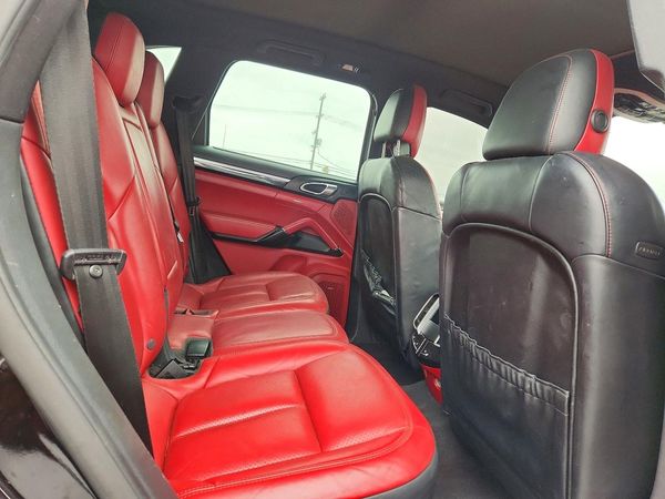2016 PORSCHE CAYENNE