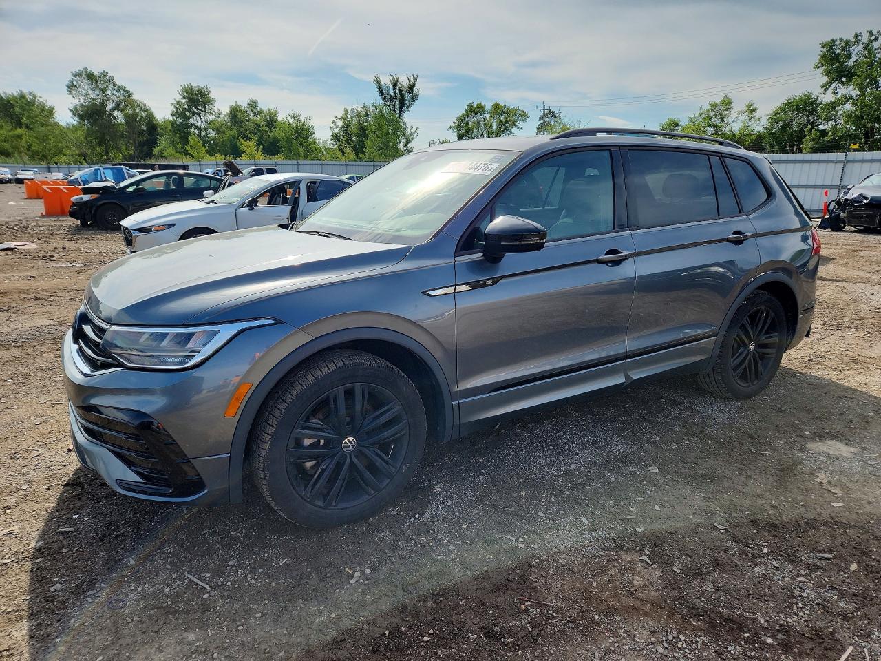 2023 VOLKSWAGEN TIGUAN SE R-Line Black