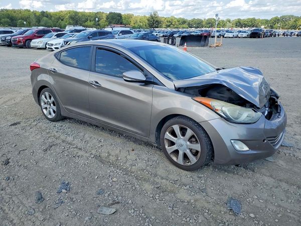 2013 HYUNDAI ELANTRA