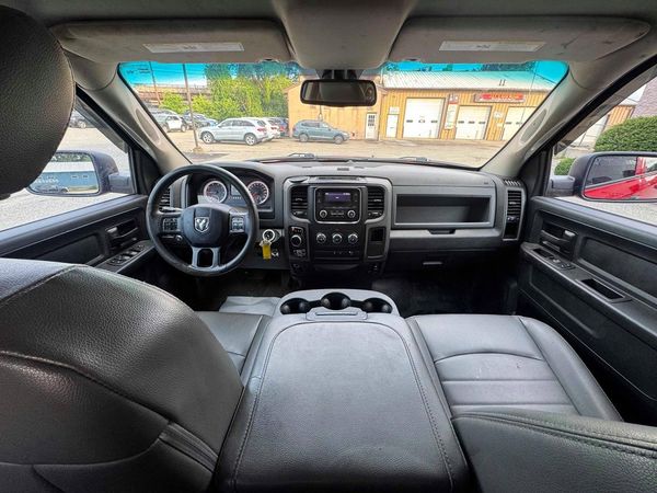 2018 RAM 1500 ST QUAD CAB 4X2