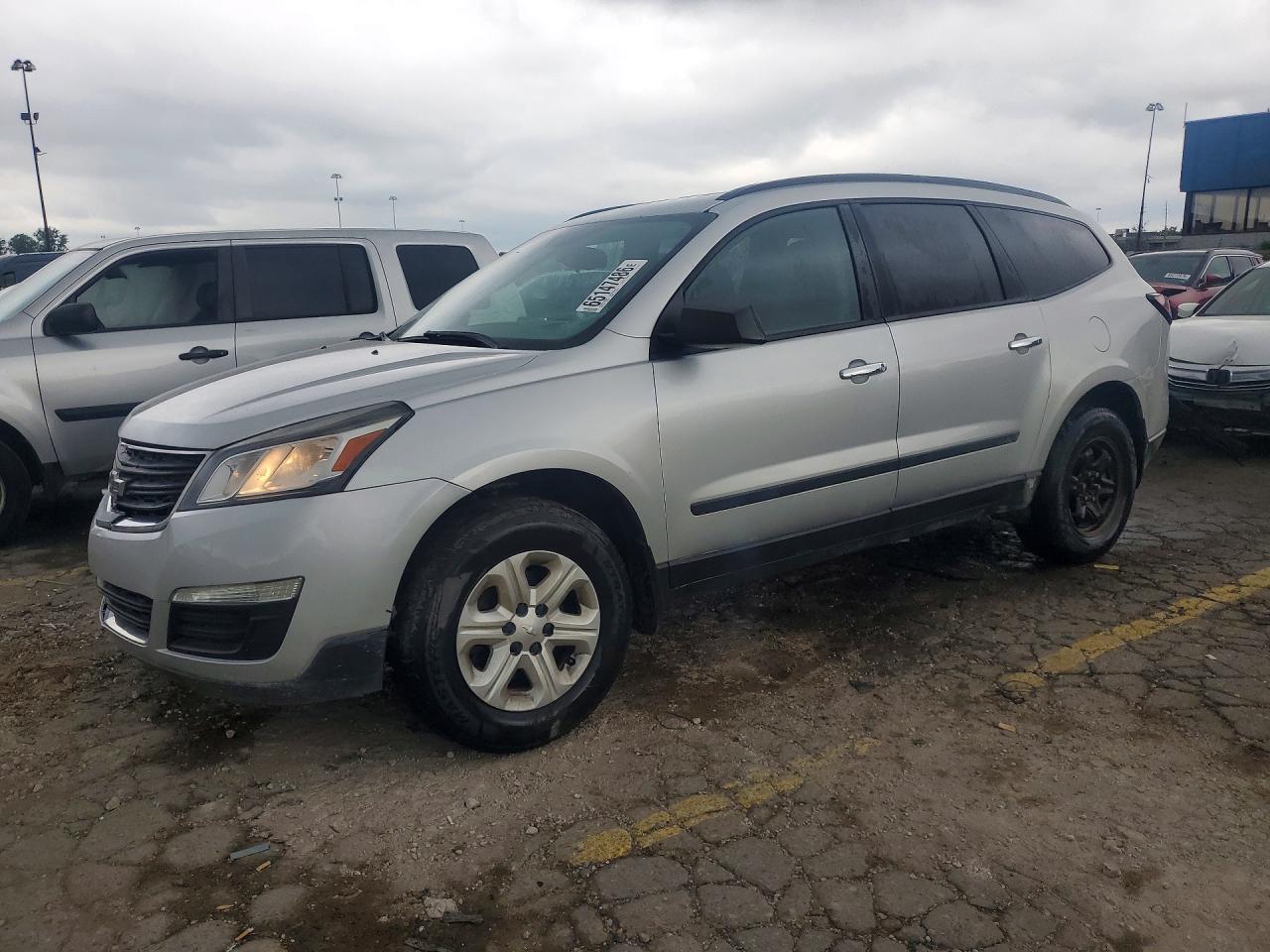 2013 CHEVROLET TRAVERSE LS
