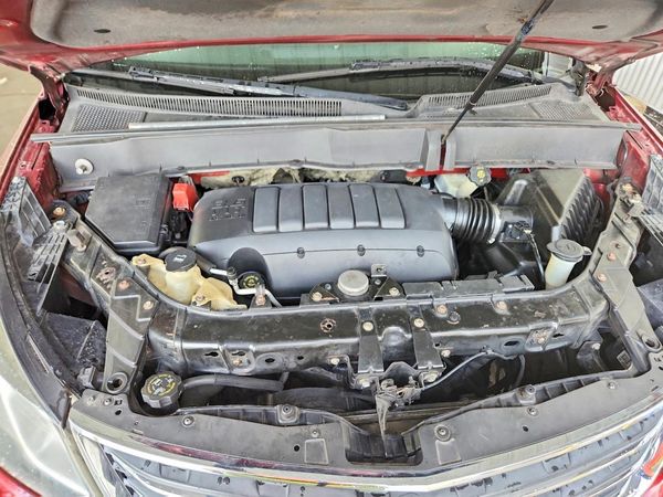 2015 CHEVROLET TRAVERSE 2LT — Engine bay