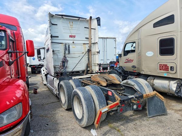 2020 VOLVO VNL