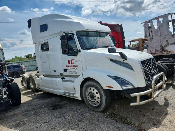 2020 VOLVO VNL