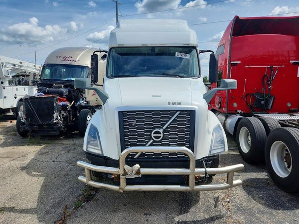2020 VOLVO VNL