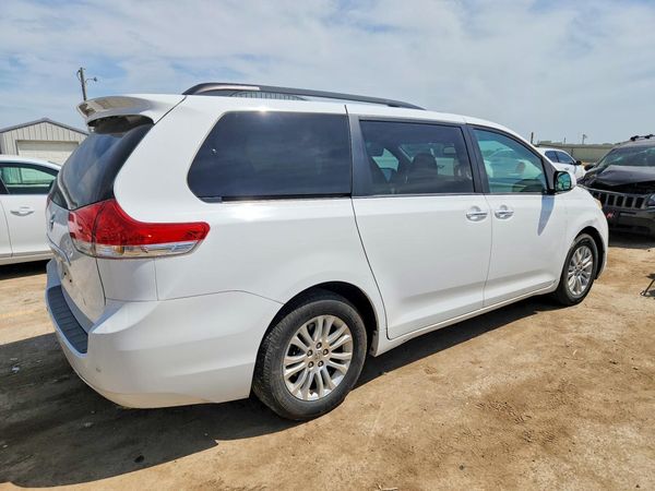 2014 TOYOTA SIENNA