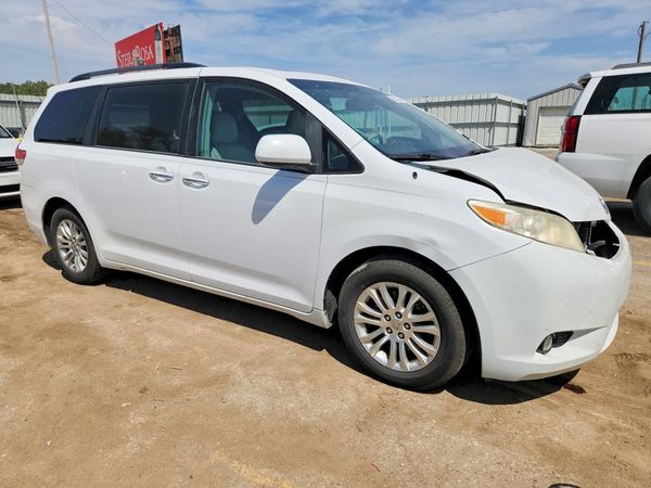 2014 TOYOTA SIENNA