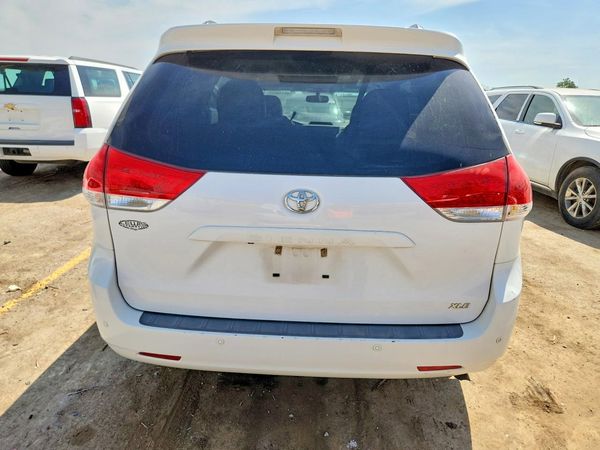 2014 TOYOTA SIENNA
