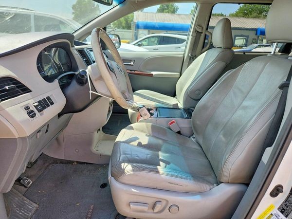2014 TOYOTA SIENNA