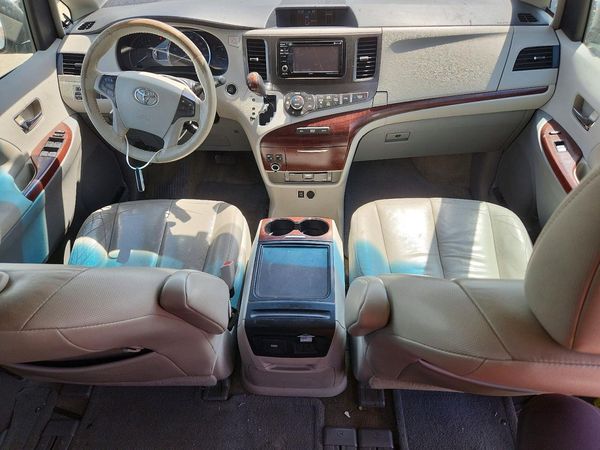 2014 TOYOTA SIENNA