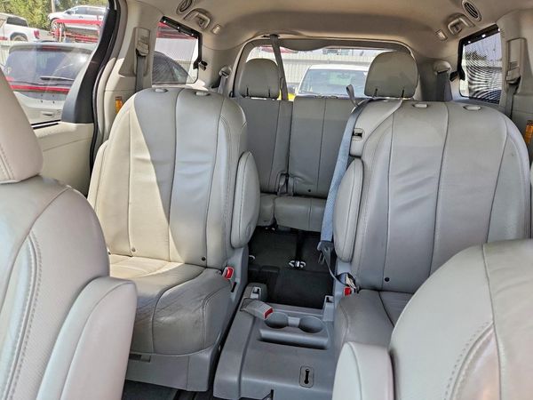 2014 TOYOTA SIENNA