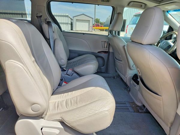 2014 TOYOTA SIENNA