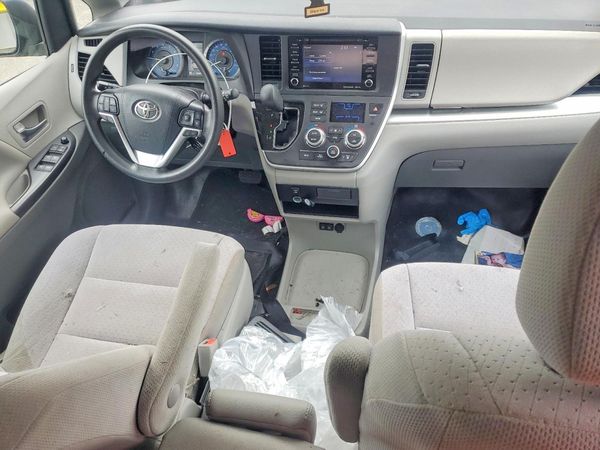 2020 TOYOTA SIENNA E grade