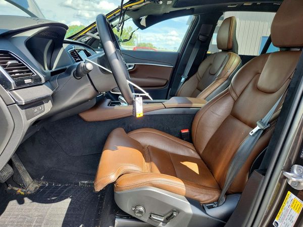 2023 VOLVO XC90 Ultimate Dark