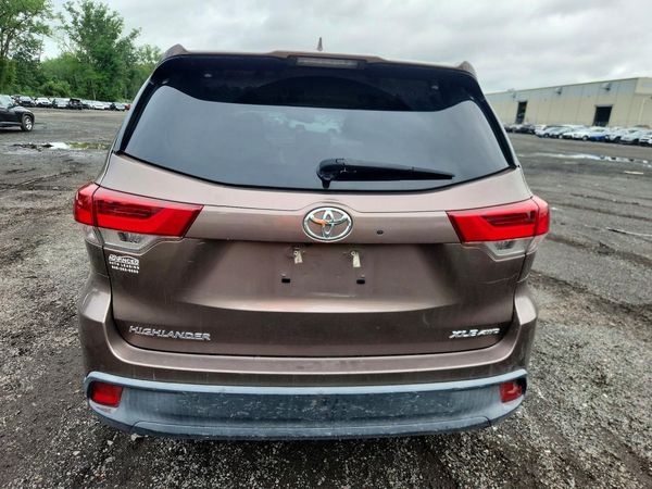 2018 TOYOTA HIGHLANDER SE/XLE