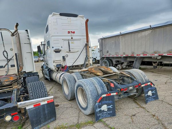 2020 VOLVO VNL