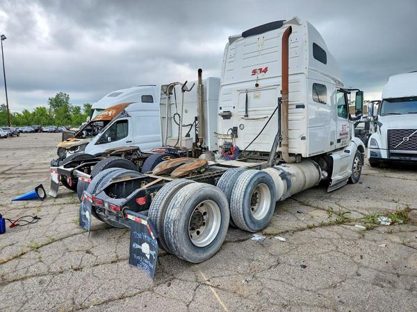 2020 VOLVO VNL
